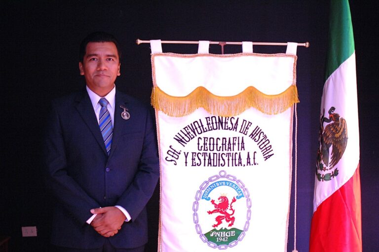 Recibe investigador de la UA de C la Medalla de Acero al Mérito Histórico “Capitán Alonso de León” en la categoría Nacional