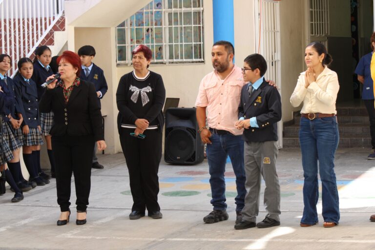 Reconoce Colegio Monte Albán a alumno por lugar en la Olimpiada del Conocimiento