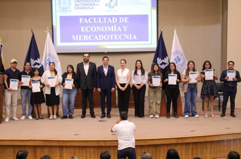 Reconoce UA de C a egresados de la Unidad Laguna que acreditaron el EGEL-CENEVAL