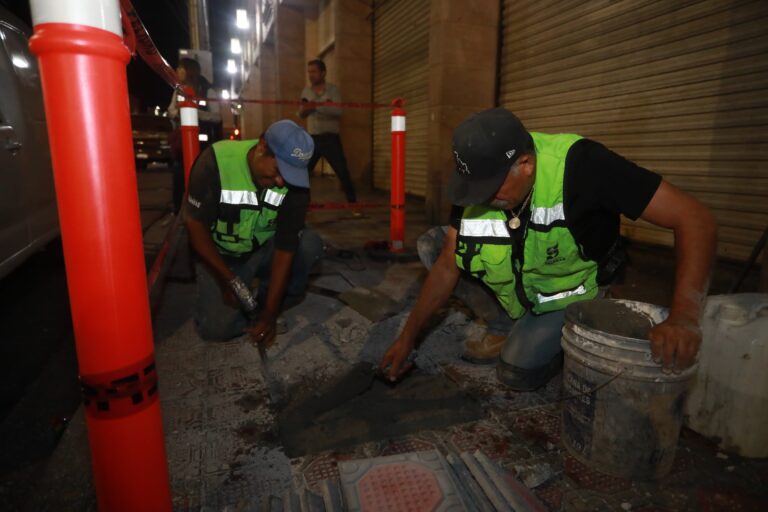 Rehabilitan piso chino en el centro de Saltillo