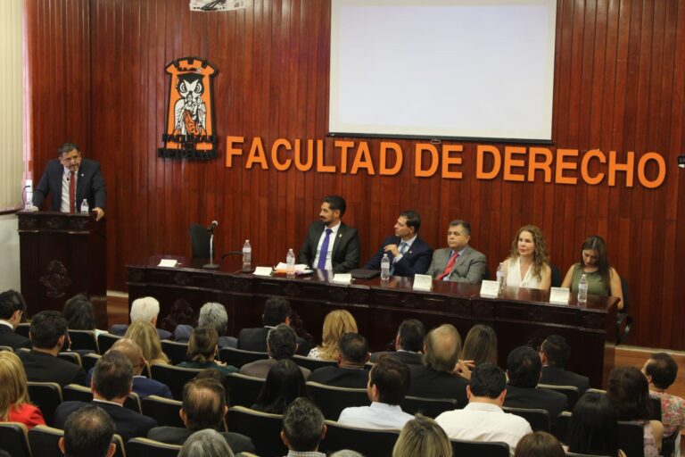 Rinde director de la Facultad de Derecho de la UA de C su primer informe de actividades