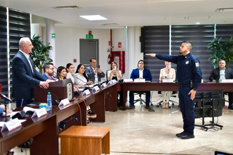 Román Cepeda toma protesta a Alfredo Flores Originales como director general de Seguridad Pública Municipal