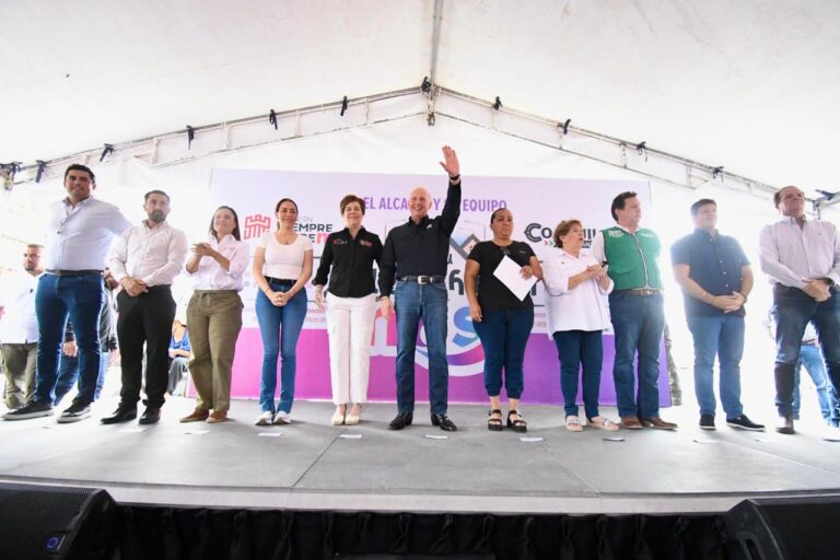 Román Cepeda anuncia obras de pavimentación en la colonia Tierra y Libertad