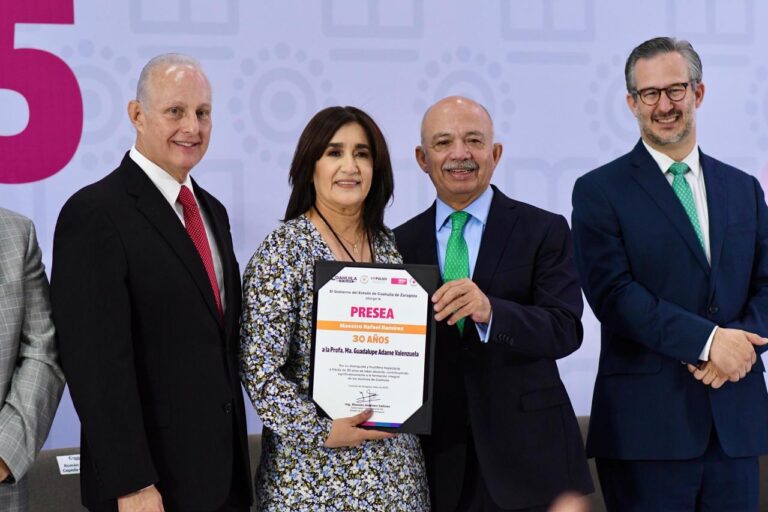 Román Cepeda reconoce a maestras y maestros por su trabajo en la construcción de un mejor futuro para Torreón