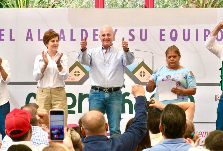 Román Cepeda lleva brigada municipal a Las Julietas; anuncia obras de recarpeteo, techumbre y drenaje