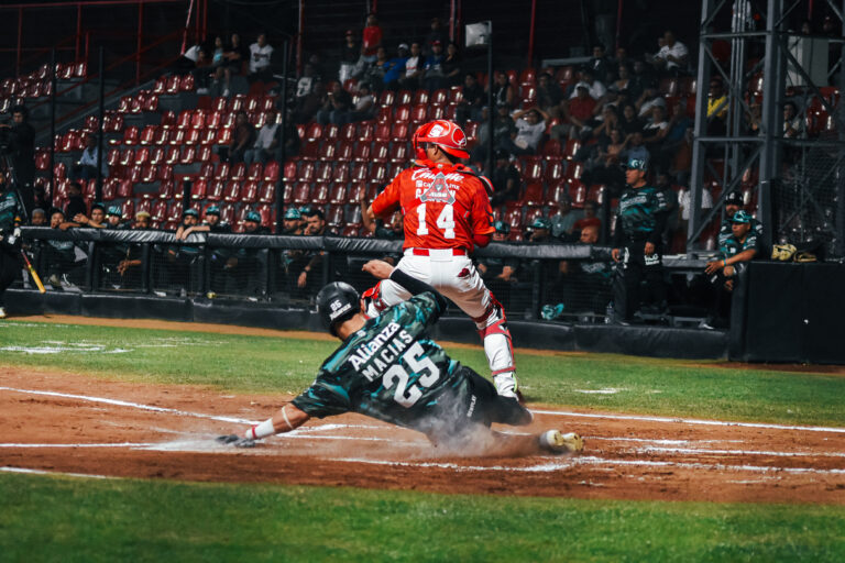 Saraperos liga triunfos y vence 13-8 a Caliente