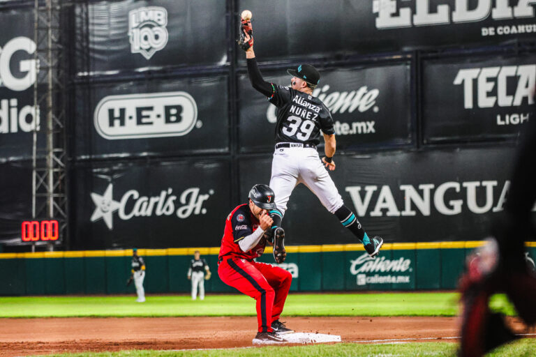 Saraperos vence 5-4 a Toros en el tercero de la serie