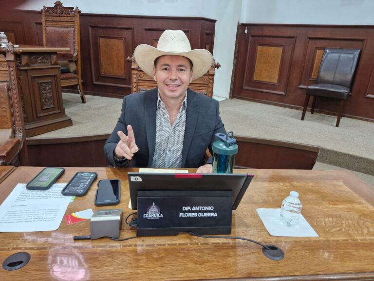Se victimiza Tony Flores y acusa a medios de “politizar todo lo que hace”