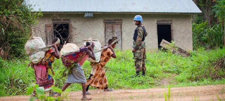 Una operación de ayuda en la RD del Congo llega con alimentos para miles de personas