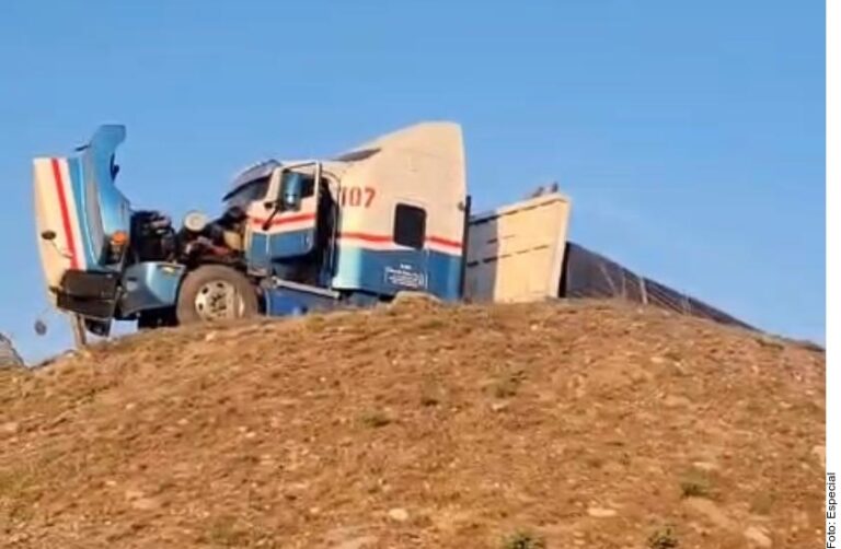 Usa trailero rampa de frenado en vía Saltillo-Monterrey