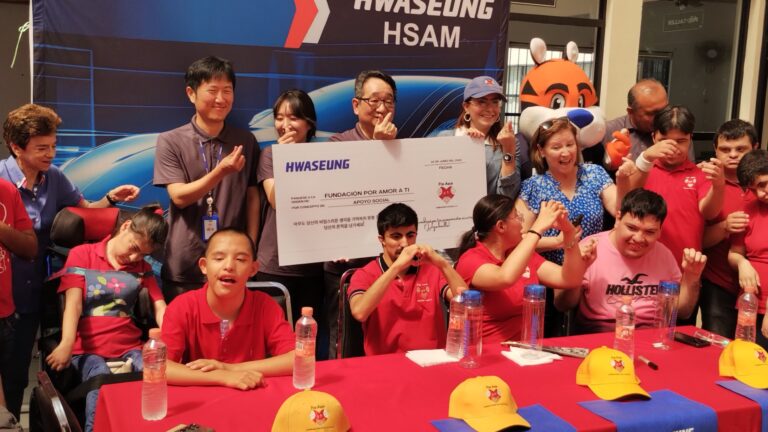 Recibe fundación “Por amor a ti” donativo de empresa Hwaseung Automotive
