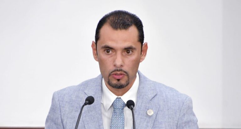 Exhorta diputado Sergio Zenon al IMSS a brindar atención médica oportuna y de calidad