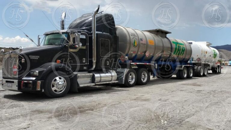 Asegura Policía de Coahuila tractocamión con diésel de dudosa procedencia en la carretera 57