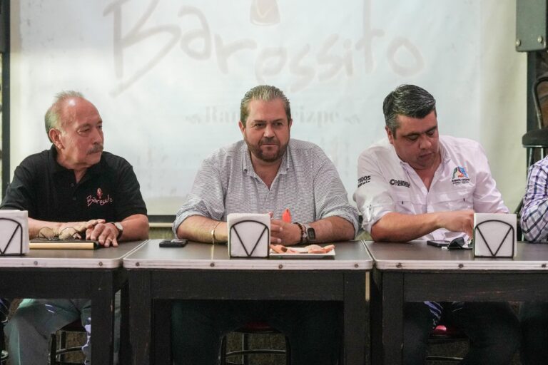 Alcalde Tomás Gutiérrez se reúne con empresarios de bares y restaurantes