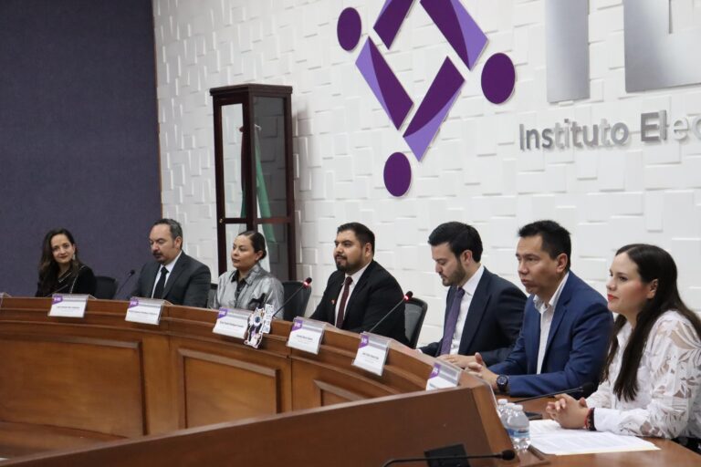 Autoridad electoral de Coahuila en sesión permanente