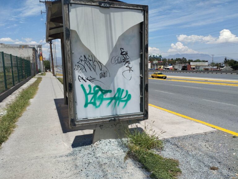 Es continuo el vandalismo a parabuses en Saltillo