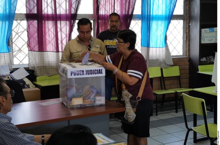 Inicia con retrasos apertura de casillas en Coahuila