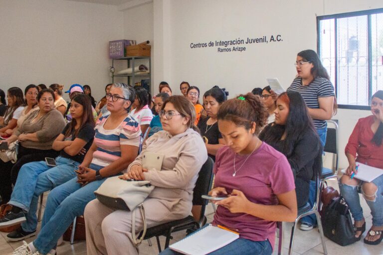 Inician clases mujeres de Ramos Arizpe inscritas en la prepa abierta