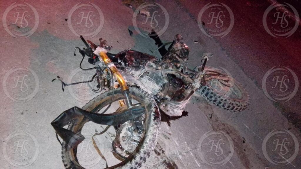 Muere motociclista tras chocar de frente contra tráiler en Ramos Arizpe