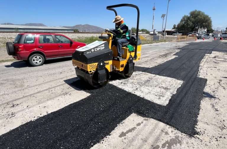 Realizan trabajos en Ramos Arizpe de bacheo en la Zona Centro; Se atiende petición ciudadana