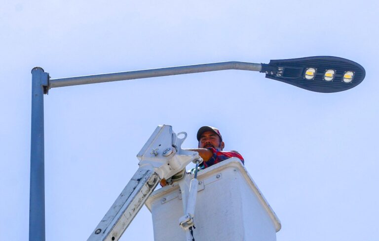 Avanzan acciones de alumbrado público en Ramos Arizpe