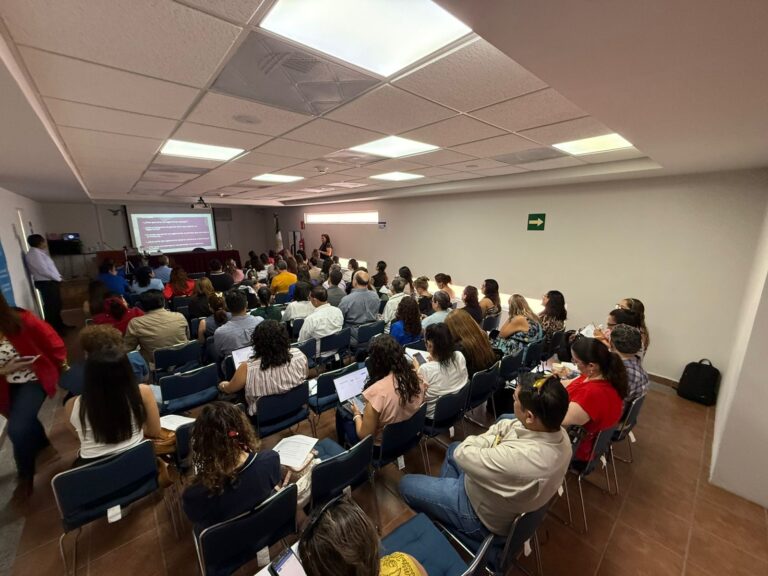 Capacita UA de C a sus tutores con el taller “Contenidos y Alcances de los Reglamentos en Instituciones Educativas”