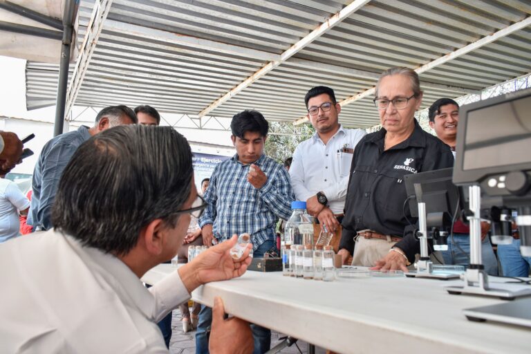 Capacitan a más de 100 especialistas de seis estados para prevenir y controlar el gusano barrenador del ganado