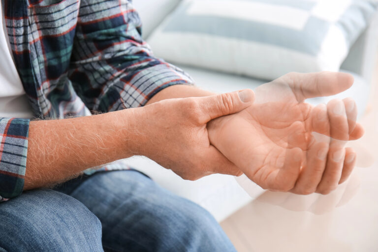 Científicos chinos desarrollan parche portátil para detección temprana del Parkinson mediante análisis de sudor