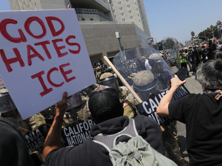 Crecen redadas y protestas en Estados Unidos