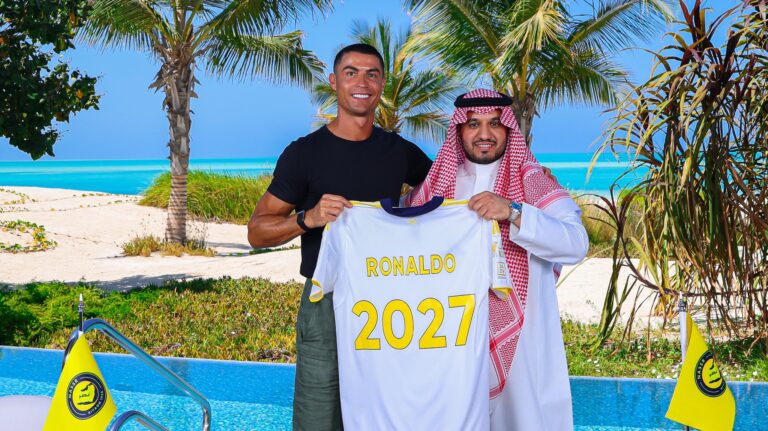 Cristiano Ronaldo renueva con él Al-Nassr hasta el 2027