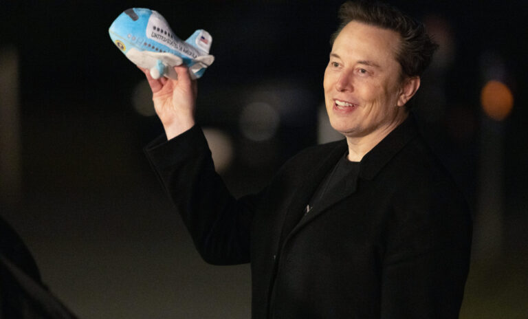 Aboga Elon Musk por las visas H-1B