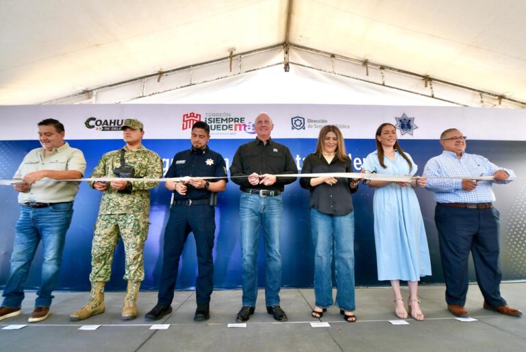 En Torreón, Román Cepeda inaugura caseta de vigilancia en Senderos