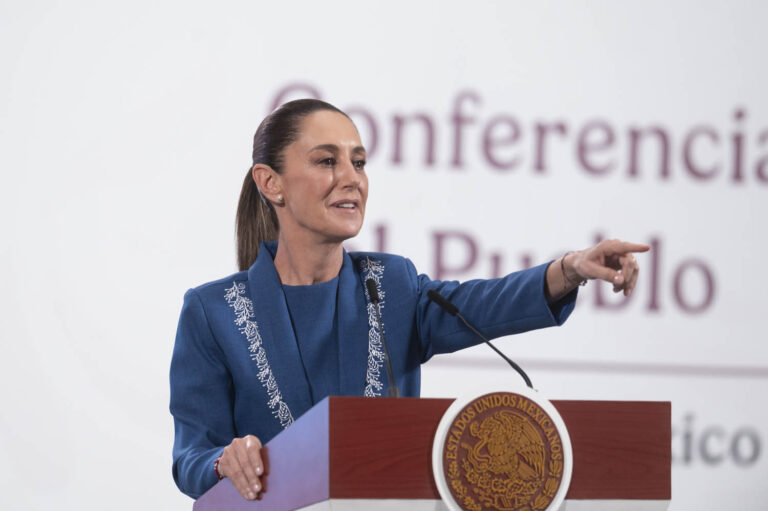 Expresa Sheinbaum a Landau rechazo a redadas migratorias