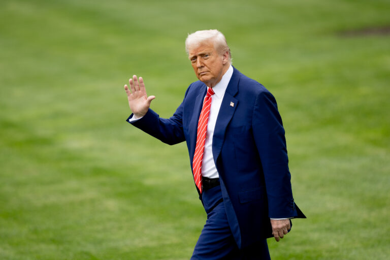 La Corte Suprema de Estados Unidos dictaminó límites a los jueces para bloquear las decisiones de Donald Trump