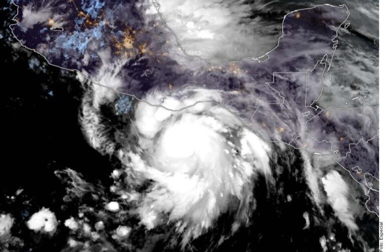 Impacta fuerte ‘Erick’ en Oaxaca