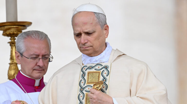 “La seguridad nunca se logrará con las armas, sino con educación, salud y vivienda”, señaló el papa León XIV