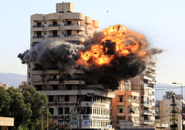 La violencia global repuntó en el 2024 desde 1946, señala un estudio