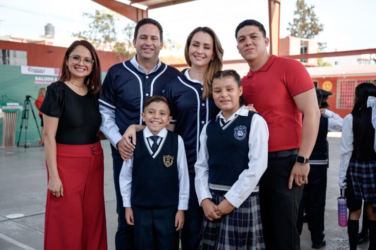 Llevan Javier y Luly «Amor en Movimiento» a primaria Francisco González Bocanegra