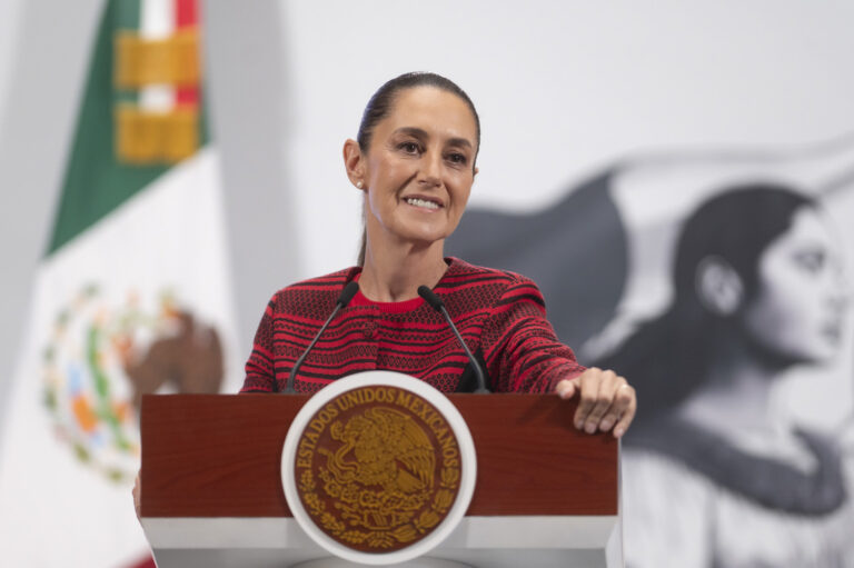 Pide Sheinbaum no hacer redadas en juego del Tri