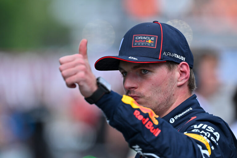 Ponen en duda continuidad de Verstappen en Red Bull