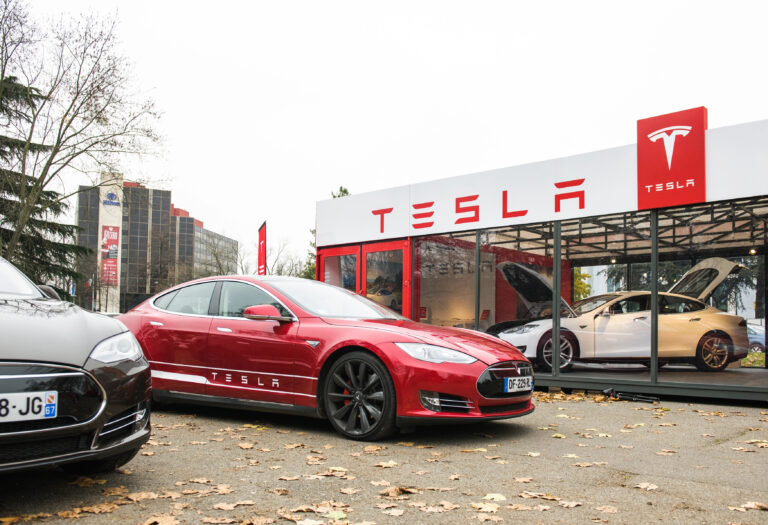 Presentan en Francia demanda contra Tesla