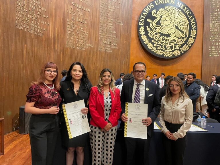Reconocen a estudiante y maestra de la UA de C en el aniversario del Semillero de Derecho Parlamentario y Técnica Legislativa