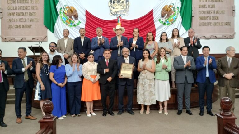 Reconoce Congreso de Coahuila a Jesús López Castro por 60 años de trayectoria al frente de la XEKS