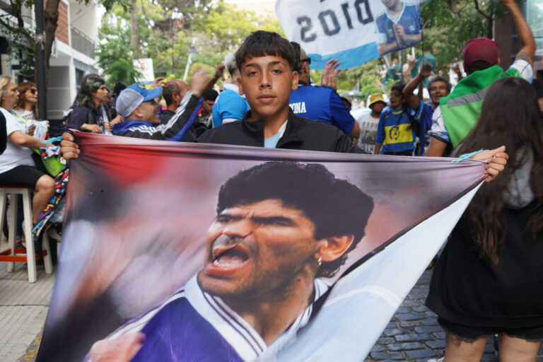 Renuncia jueza argentina tras polémica en juicio por la muerte de Maradona