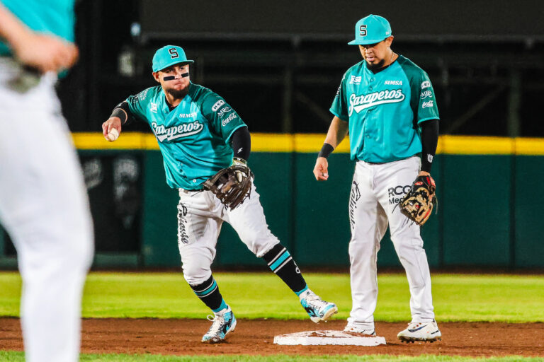 Saraperos consiguió la victoria 10-7 ante El Águila en el primero de la serie