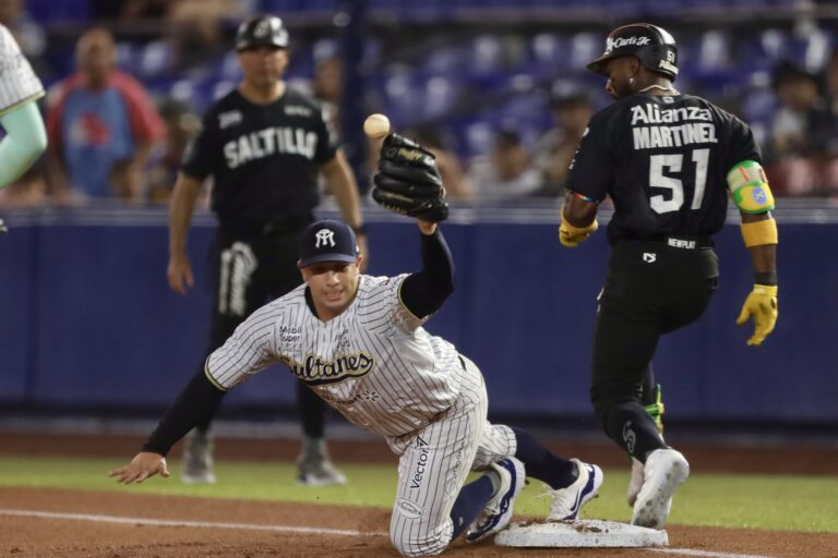 Saraperos pierde el primero ante Sultanes en el “Clásico del Norte”