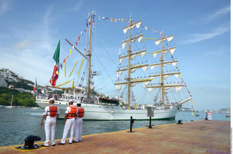 Trasladan buque ‘Cuauhtémoc’ para su reparación en NY