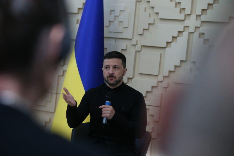 Ucrania y Rusia intercambiarán 500 prisioneros de cada uno este fin de semana, informa Zelensky