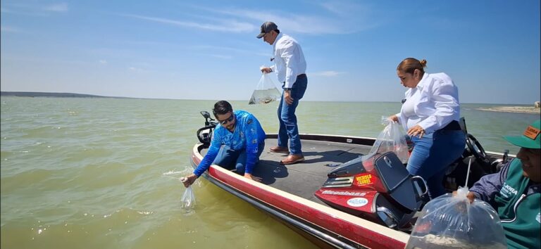 Coahuila fomenta la actividad pesquera con repoblación en presa Palo Blanco y Don Martín