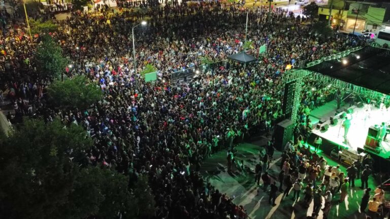 Disfrutan 15 mil saltillenses de Tropicalísimo Apache en la Saltillo 2000